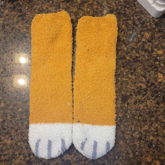 NEW Fuzzy Cat Paw Socks - Picture 1 of 2